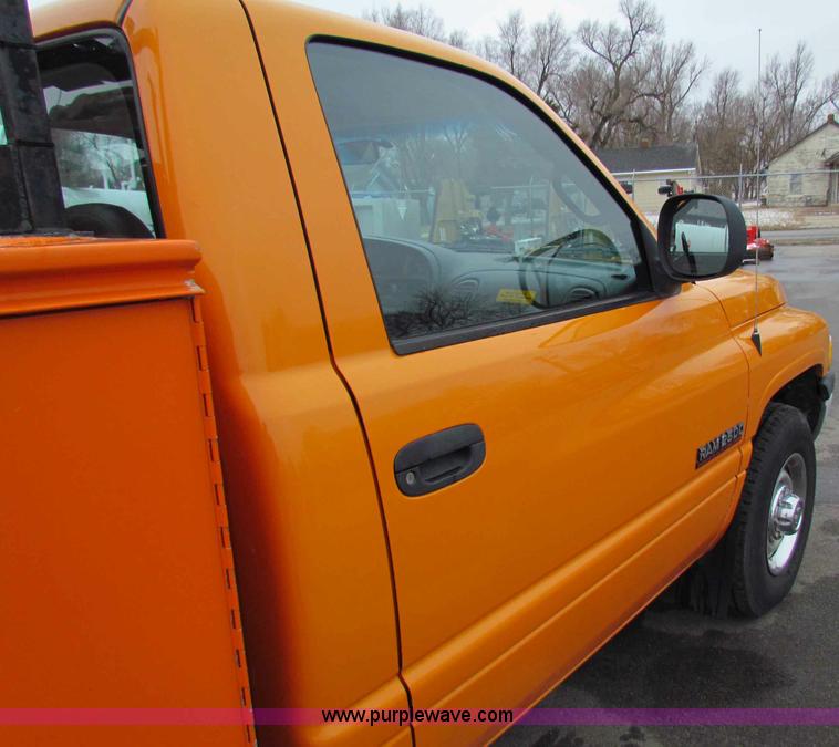 image for item B7085 2001 Dodge Ram 2500 pickup truck