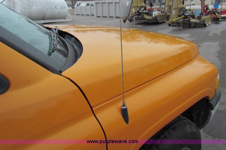 image for item B7085 2001 Dodge Ram 2500 pickup truck