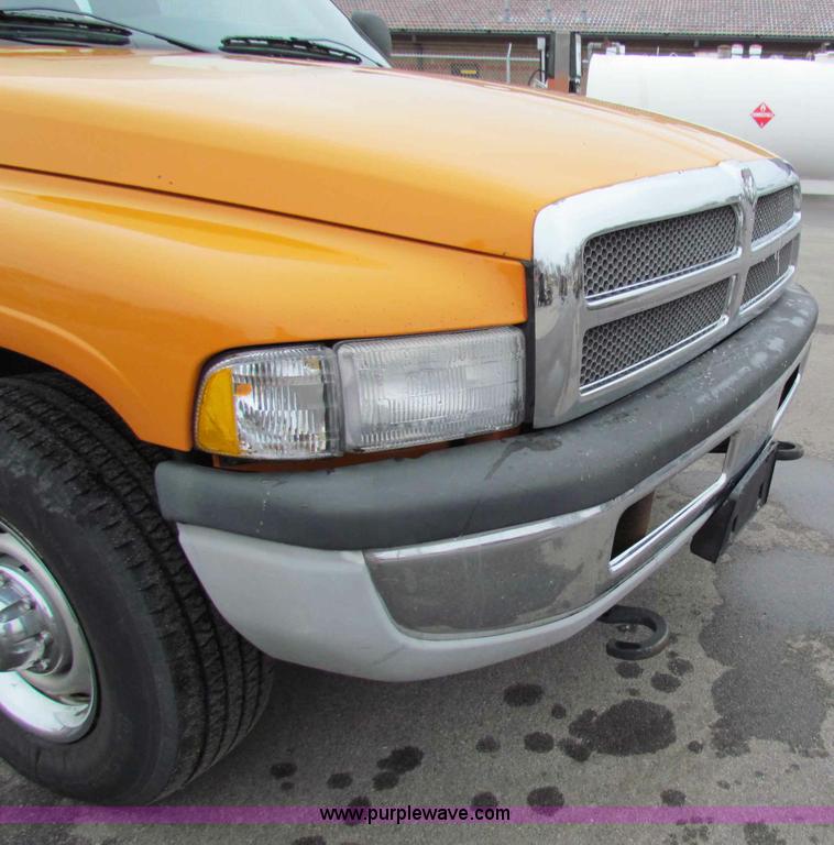 image for item B7085 2001 Dodge Ram 2500 pickup truck