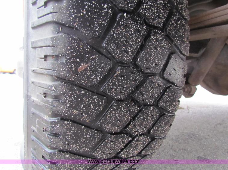 image for item B7085 2001 Dodge Ram 2500 pickup truck
