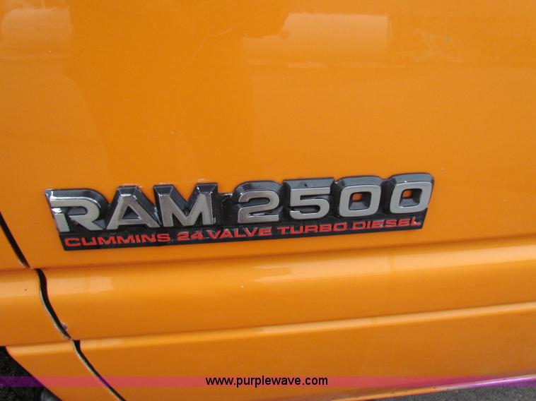 image for item B7085 2001 Dodge Ram 2500 pickup truck