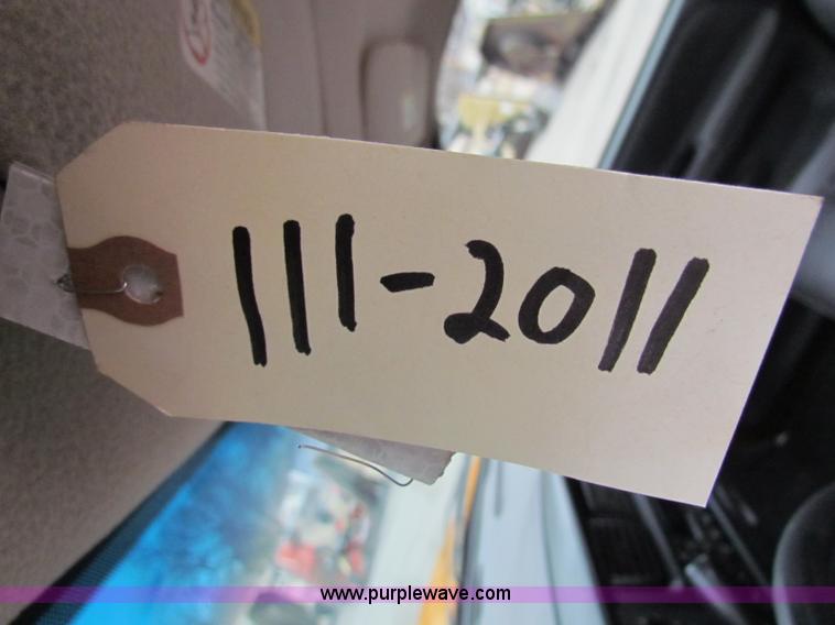 image for item B7085 2001 Dodge Ram 2500 pickup truck