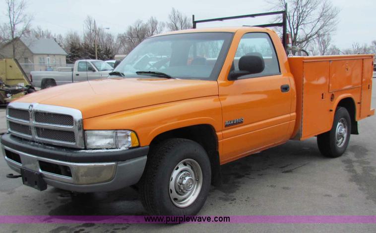 image for item B7086 2001 Dodge Ram 2500 pickup truck