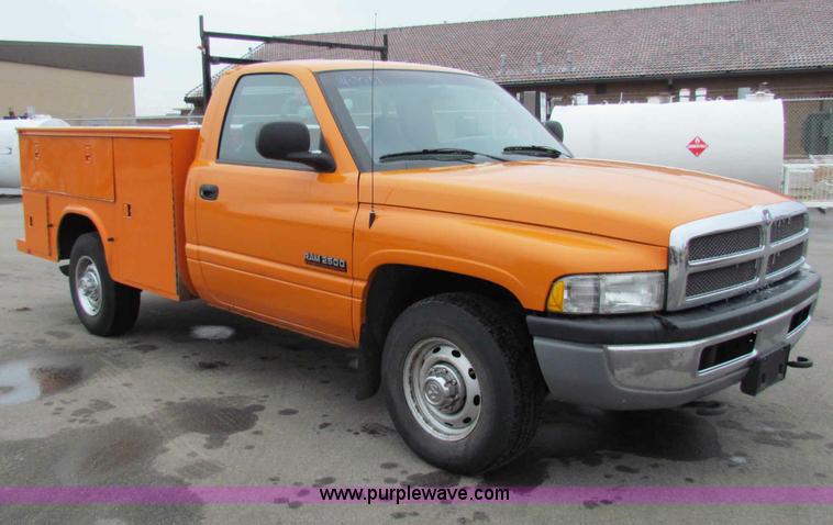 image for item B7086 2001 Dodge Ram 2500 pickup truck