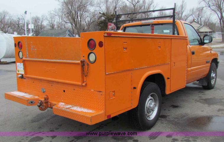 image for item B7086 2001 Dodge Ram 2500 pickup truck