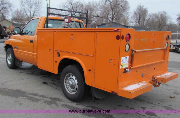 image for item B7086 2001 Dodge Ram 2500 pickup truck