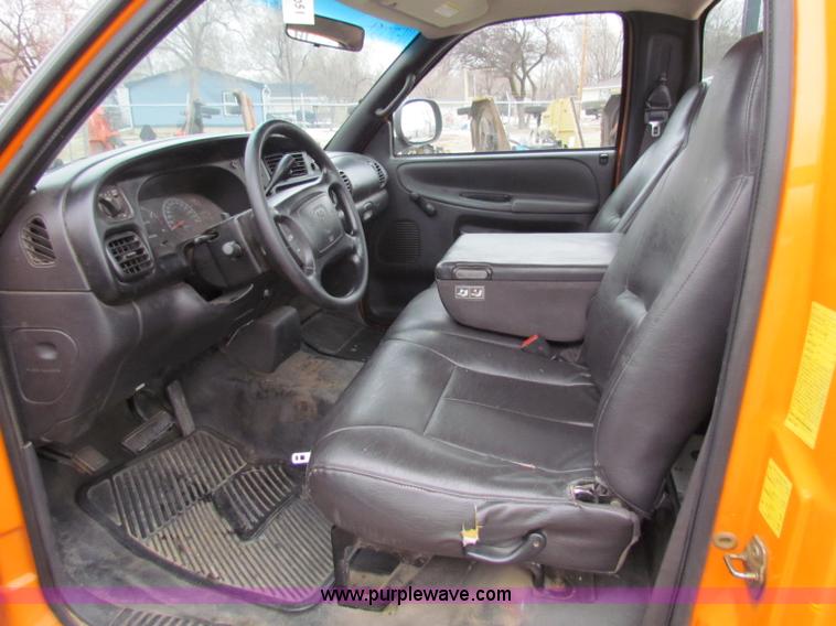 image for item B7086 2001 Dodge Ram 2500 pickup truck