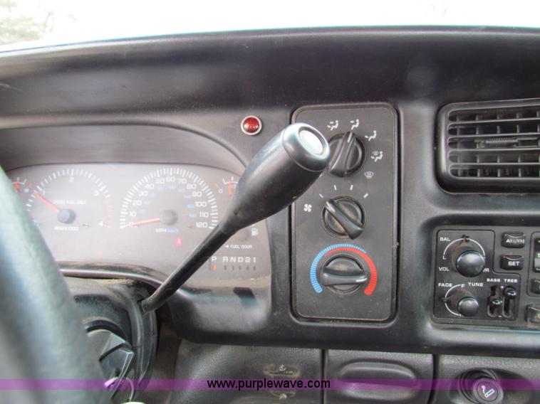 image for item B7086 2001 Dodge Ram 2500 pickup truck