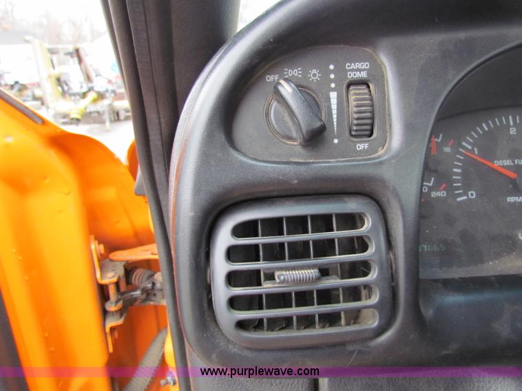 image for item B7086 2001 Dodge Ram 2500 pickup truck