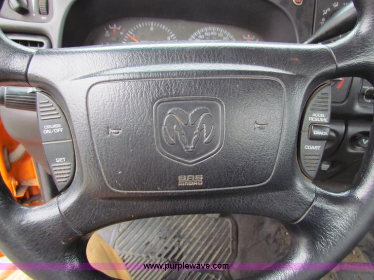 image for item B7086 2001 Dodge Ram 2500 pickup truck