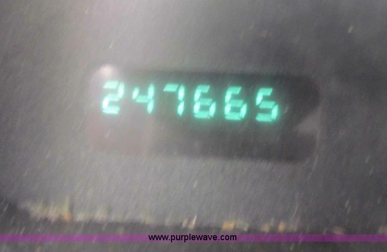image for item B7086 2001 Dodge Ram 2500 pickup truck