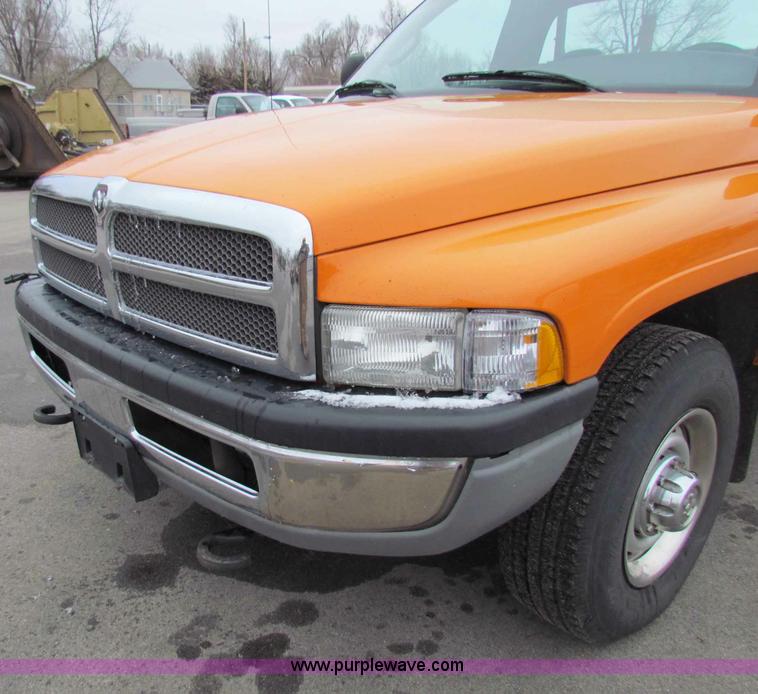 image for item B7086 2001 Dodge Ram 2500 pickup truck