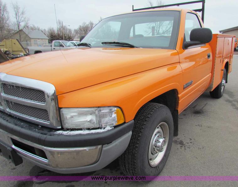 image for item B7086 2001 Dodge Ram 2500 pickup truck