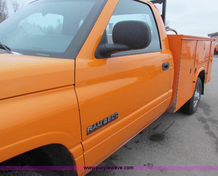 image for item B7086 2001 Dodge Ram 2500 pickup truck