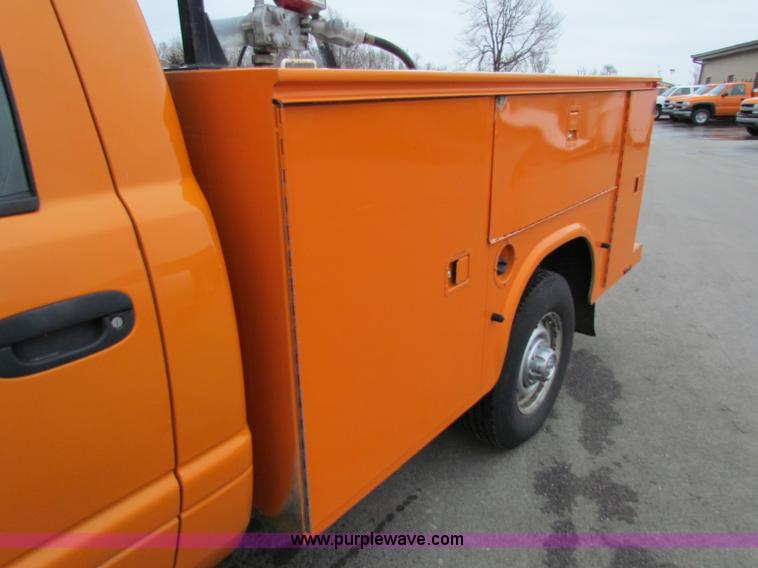 image for item B7086 2001 Dodge Ram 2500 pickup truck