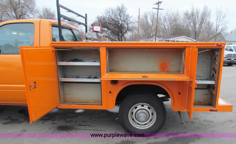image for item B7086 2001 Dodge Ram 2500 pickup truck
