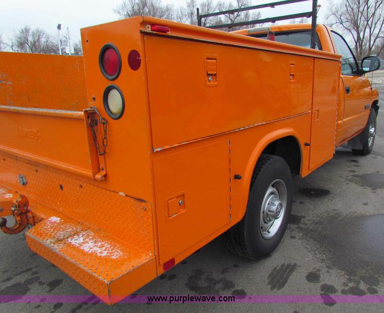 image for item B7086 2001 Dodge Ram 2500 pickup truck