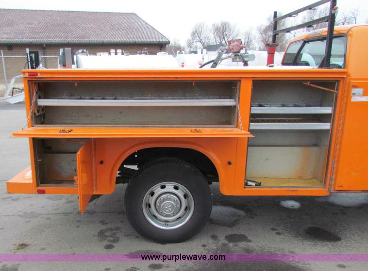 image for item B7086 2001 Dodge Ram 2500 pickup truck