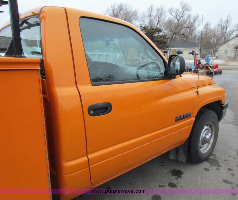 image for item B7086 2001 Dodge Ram 2500 pickup truck