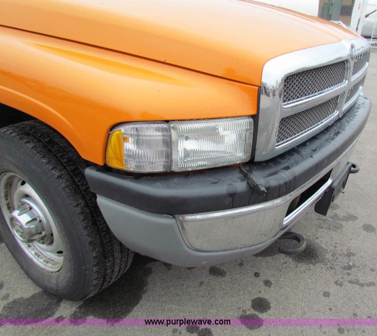 image for item B7086 2001 Dodge Ram 2500 pickup truck