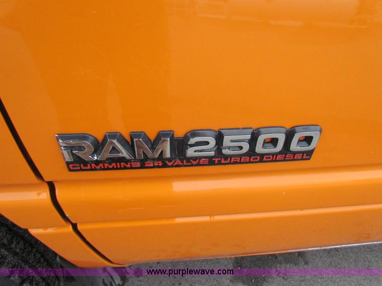 image for item B7086 2001 Dodge Ram 2500 pickup truck