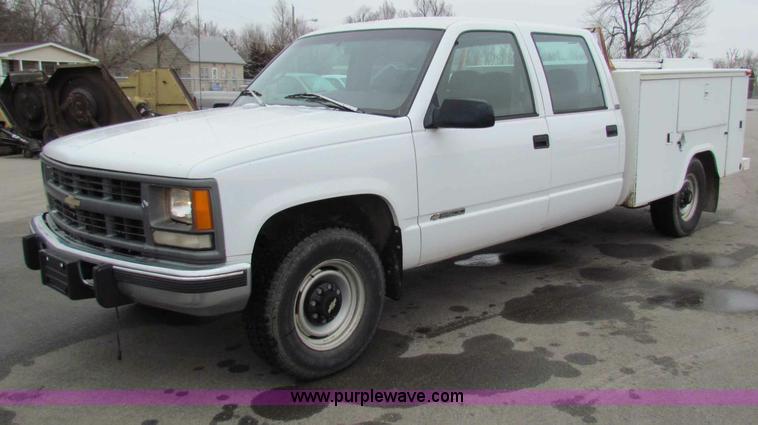 image for item B7087 1996 Chevrolet C3500 crew cab pickup truck