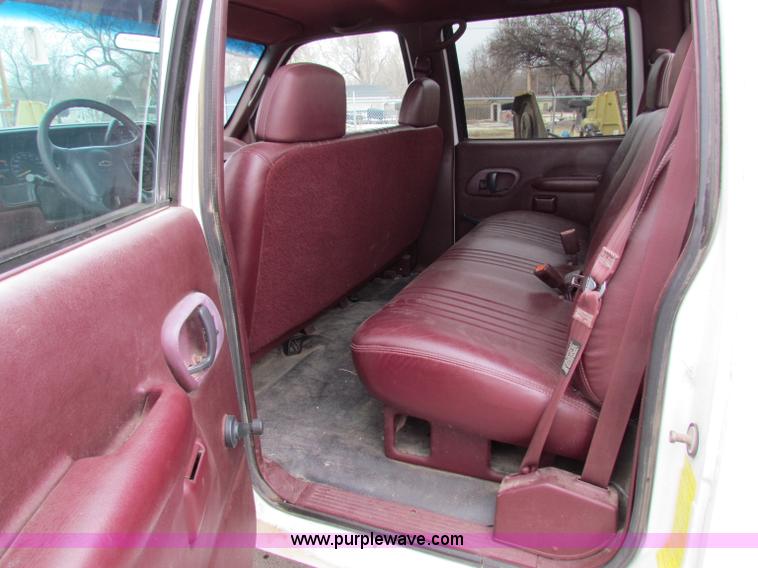 image for item B7087 1996 Chevrolet C3500 crew cab pickup truck