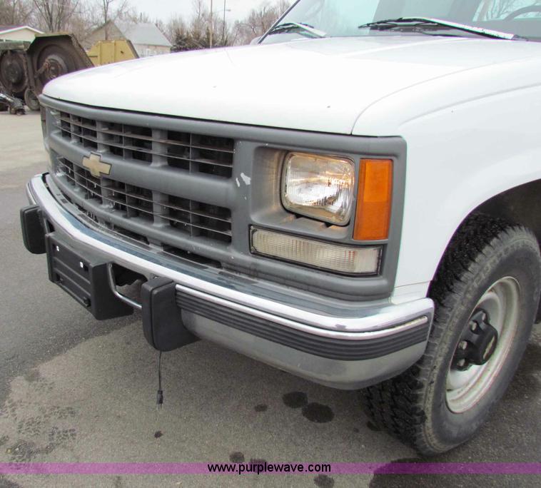image for item B7087 1996 Chevrolet C3500 crew cab pickup truck