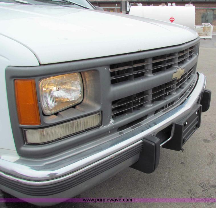 image for item B7087 1996 Chevrolet C3500 crew cab pickup truck
