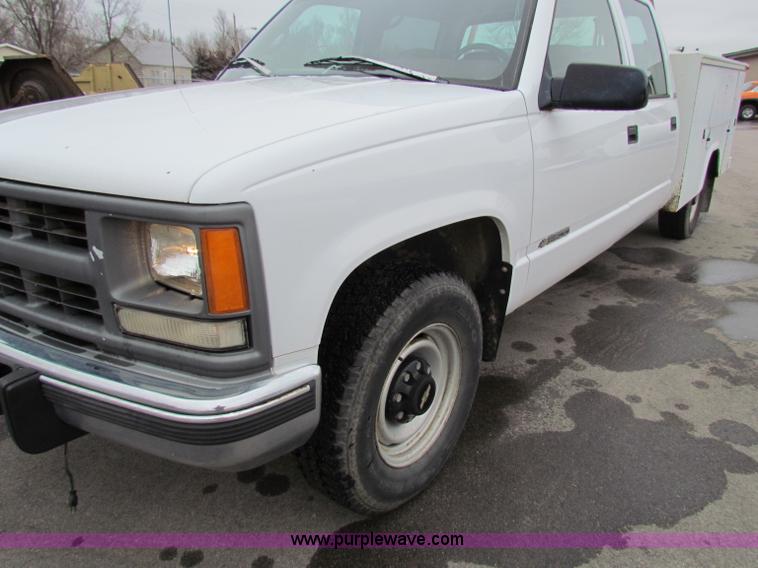image for item B7087 1996 Chevrolet C3500 crew cab pickup truck