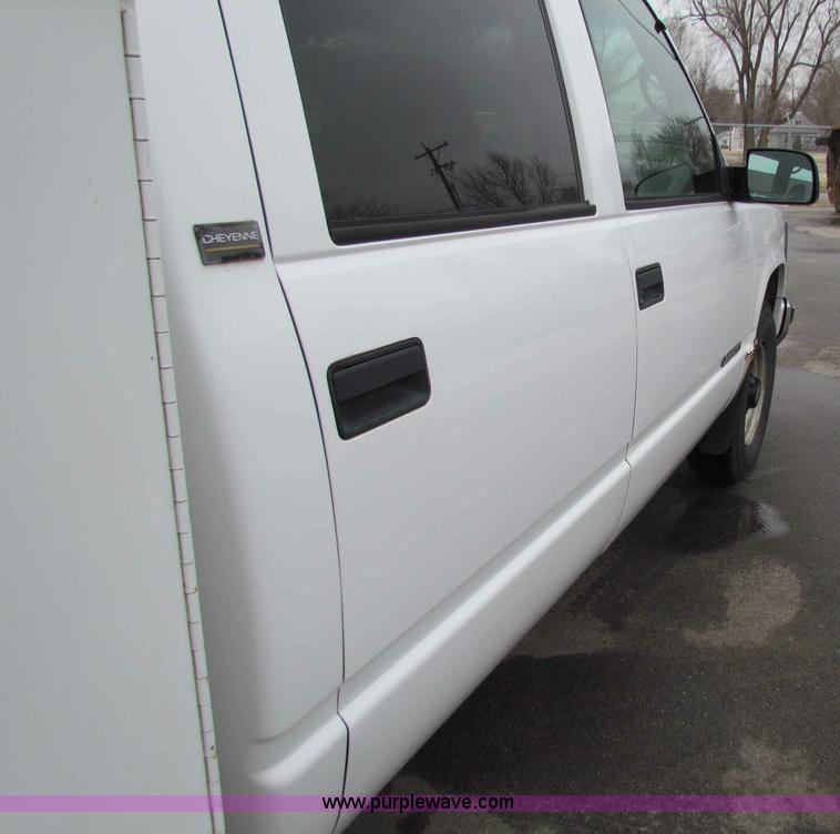 image for item B7087 1996 Chevrolet C3500 crew cab pickup truck