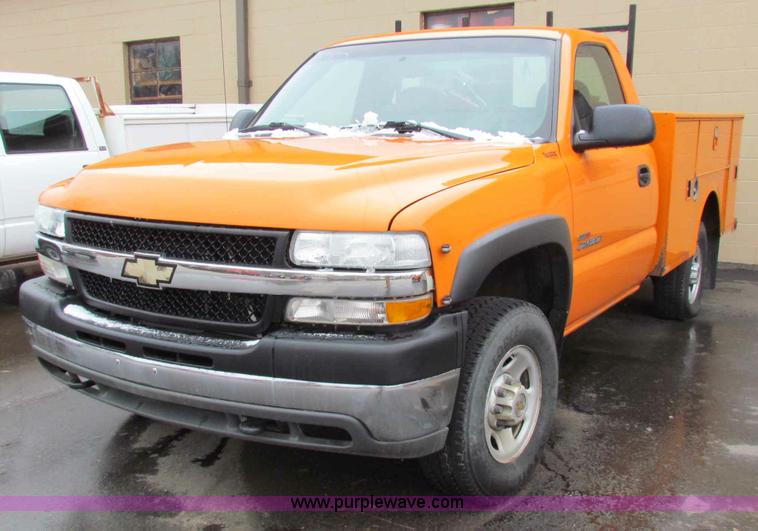 image for item B7088 2002 Chevrolet C2500HD pickup truck