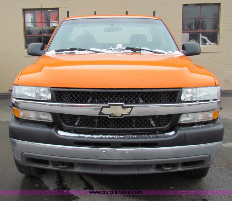 image for item B7088 2002 Chevrolet C2500HD pickup truck