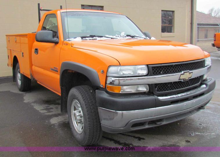 image for item B7088 2002 Chevrolet C2500HD pickup truck