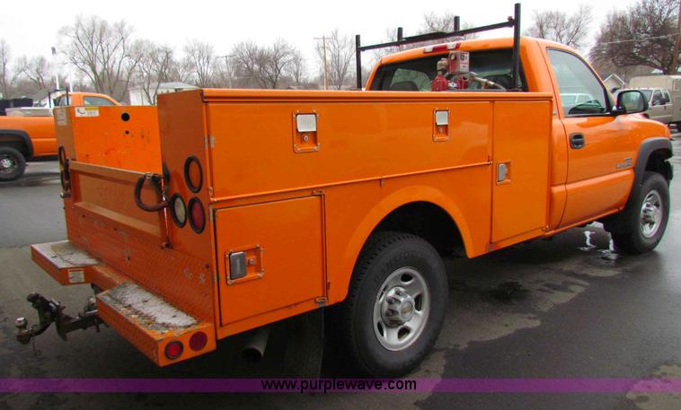image for item B7088 2002 Chevrolet C2500HD pickup truck