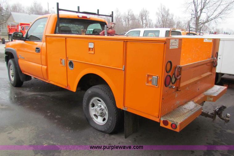 image for item B7088 2002 Chevrolet C2500HD pickup truck