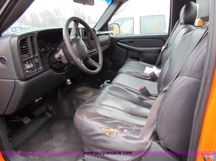 image for item B7088 2002 Chevrolet C2500HD pickup truck