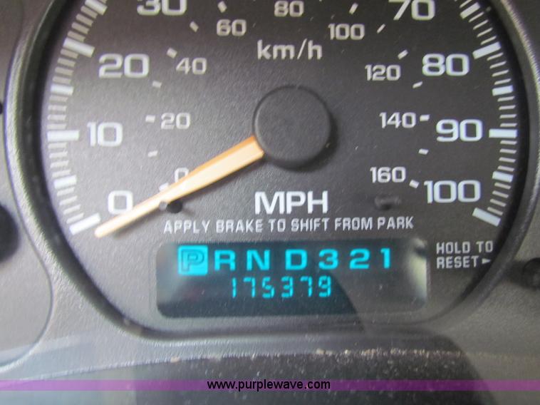 image for item B7088 2002 Chevrolet C2500HD pickup truck