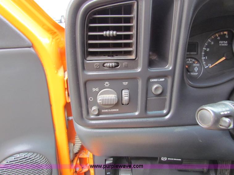 image for item B7088 2002 Chevrolet C2500HD pickup truck