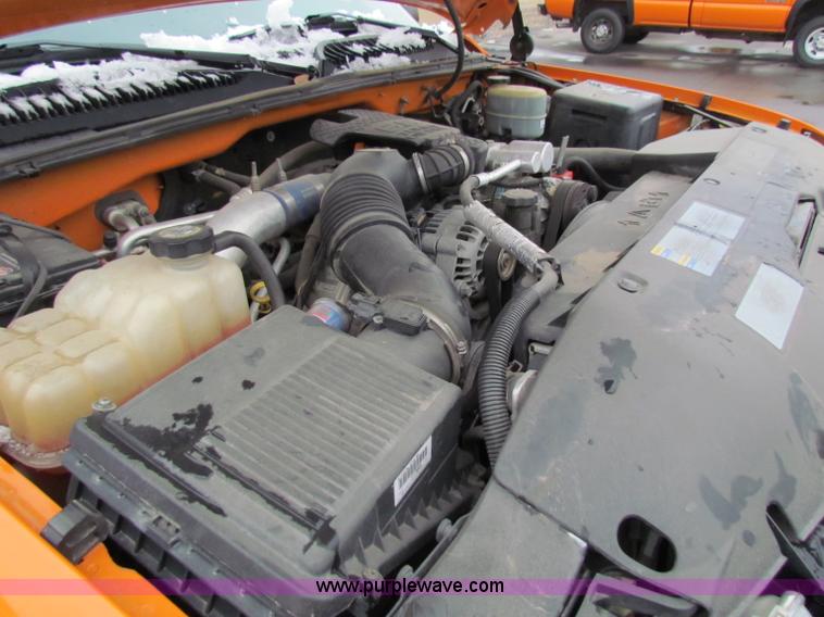 image for item B7088 2002 Chevrolet C2500HD pickup truck