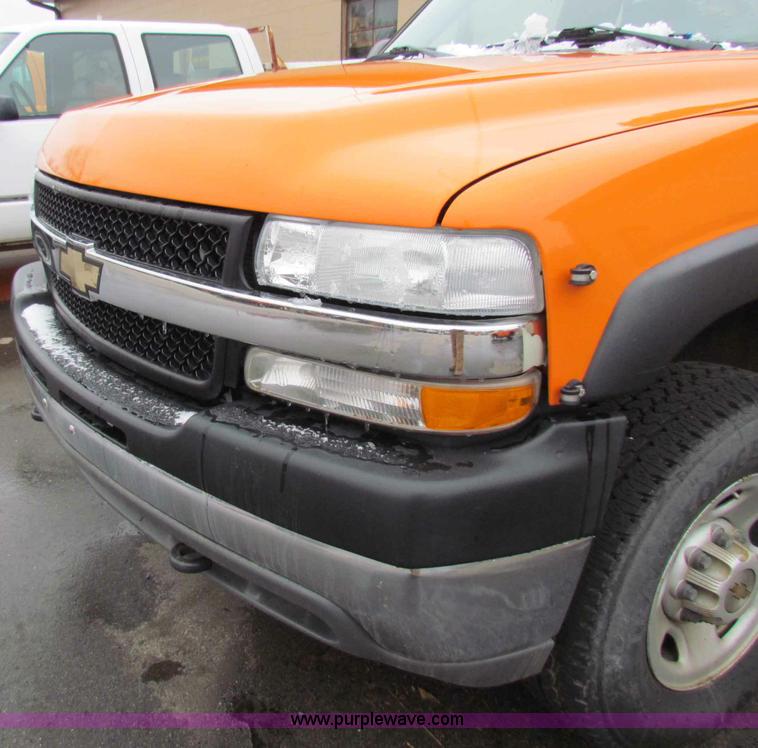 image for item B7088 2002 Chevrolet C2500HD pickup truck