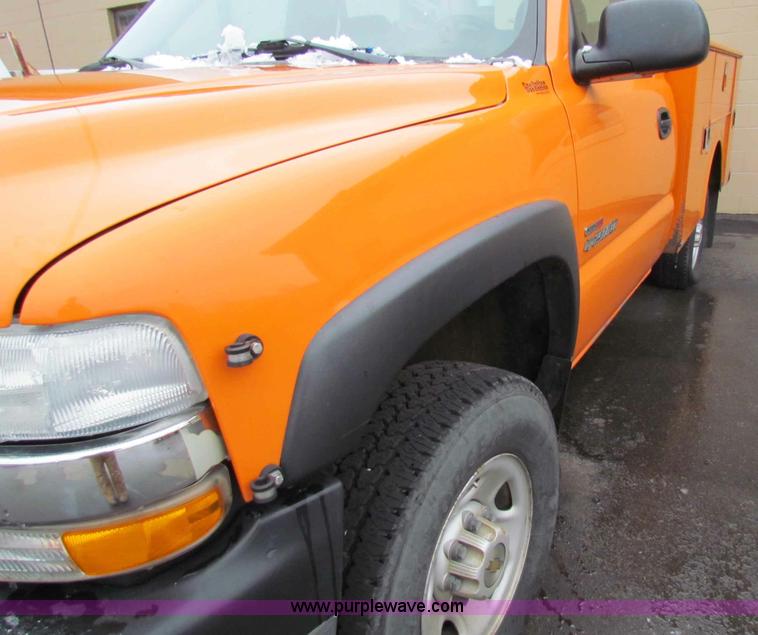 image for item B7088 2002 Chevrolet C2500HD pickup truck