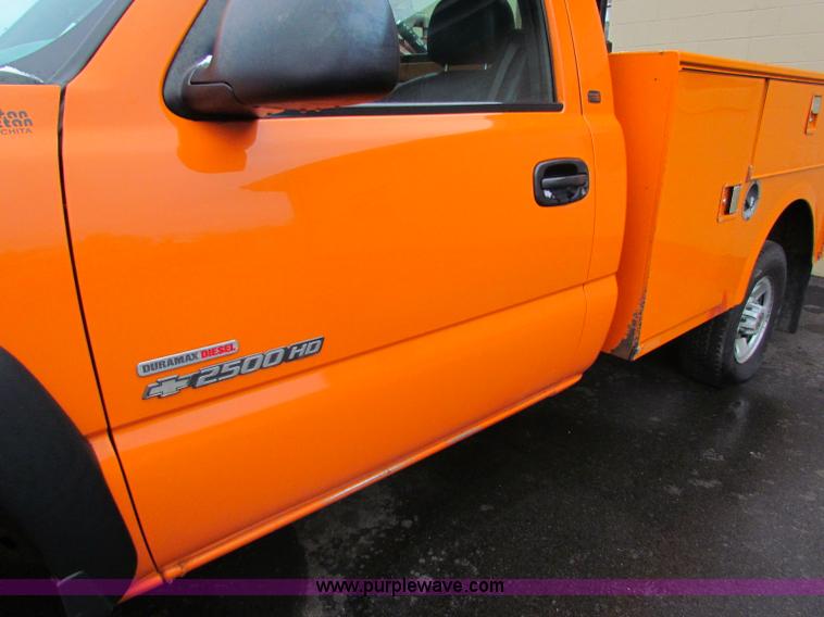 image for item B7088 2002 Chevrolet C2500HD pickup truck