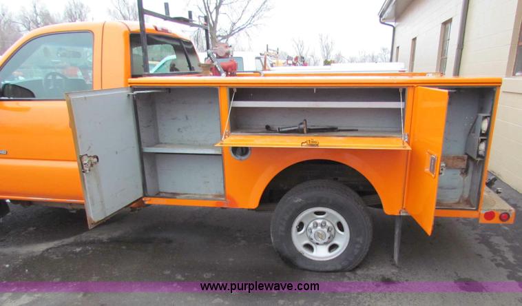 image for item B7088 2002 Chevrolet C2500HD pickup truck