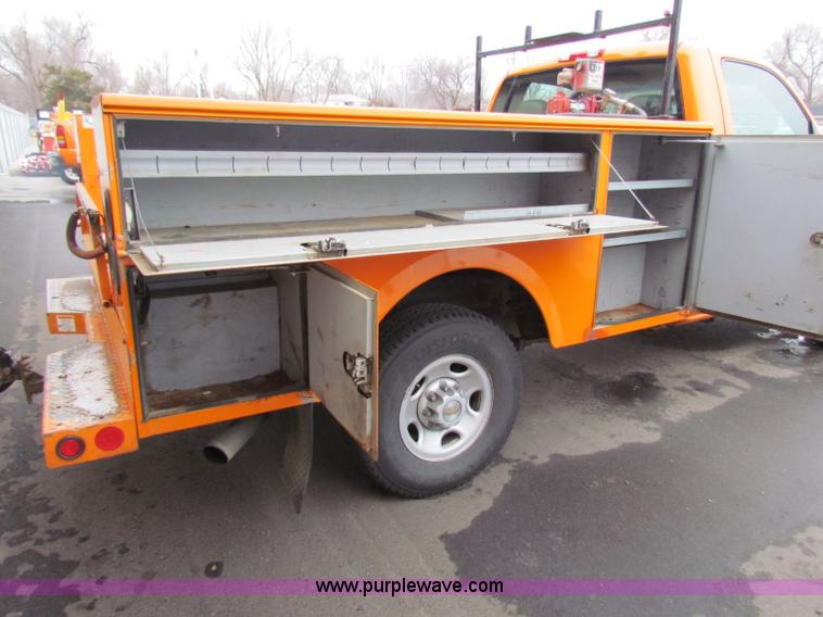 image for item B7088 2002 Chevrolet C2500HD pickup truck