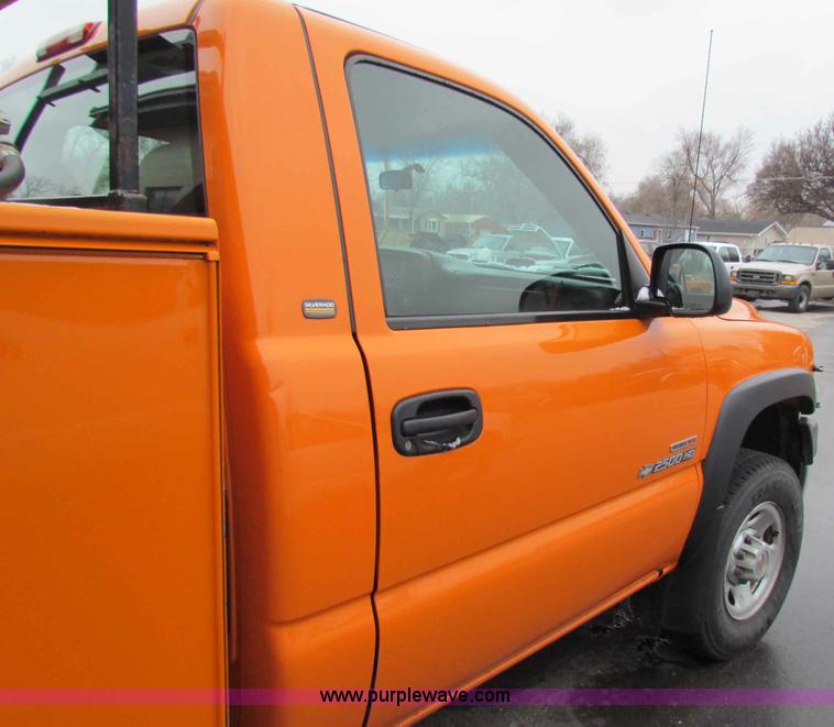 image for item B7088 2002 Chevrolet C2500HD pickup truck