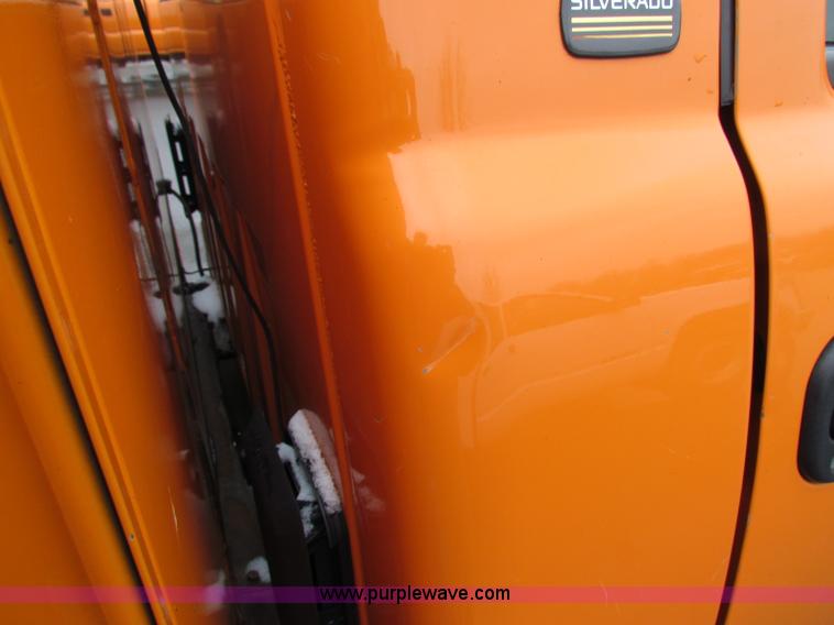 image for item B7088 2002 Chevrolet C2500HD pickup truck