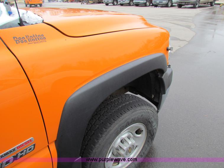 image for item B7088 2002 Chevrolet C2500HD pickup truck