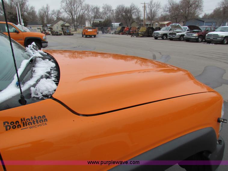 image for item B7088 2002 Chevrolet C2500HD pickup truck