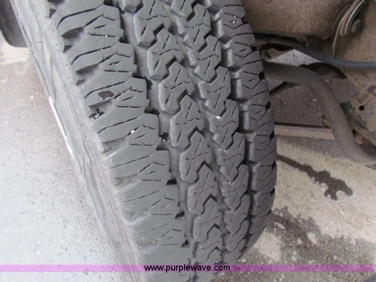 image for item B7088 2002 Chevrolet C2500HD pickup truck